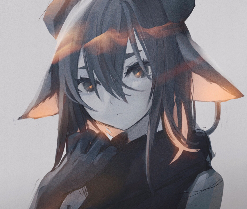 1girl, animal_ears, closed_mouth, evie_(migihidari_(puwako)), grey_background, hair_between_eyes, hand_up, highres