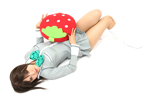 cosplay, ichigo_100, kipi-san, kneehighs, photo, school_uniform, sotomura_misuzu, strawberry_pillow