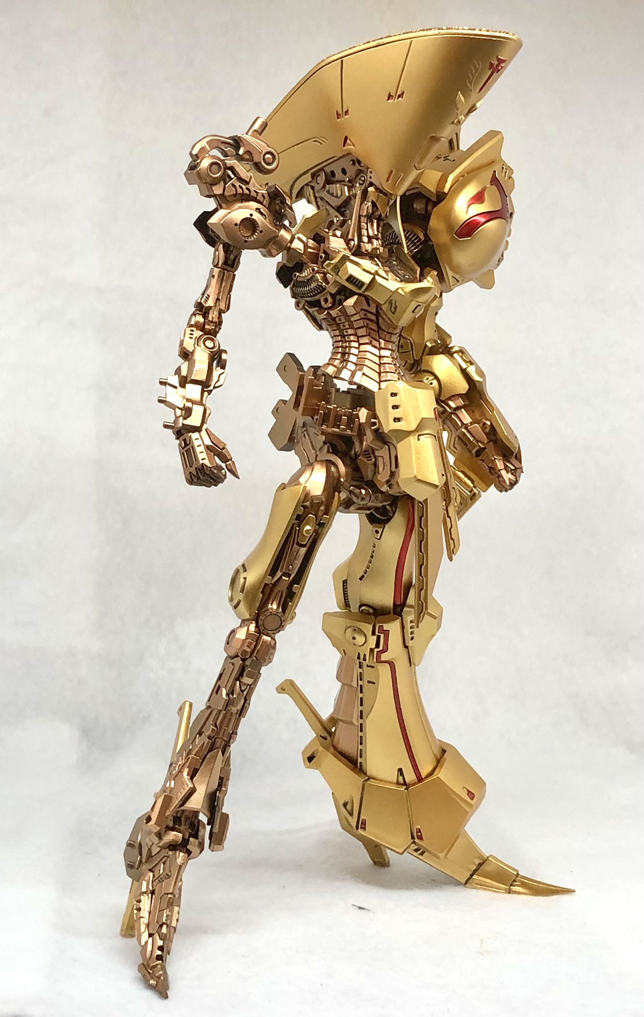 armor_removed, clenched_hands, five_star_stories, highres, kazuyoshi_kaneko, knight_of_gold, looking_down, mecha