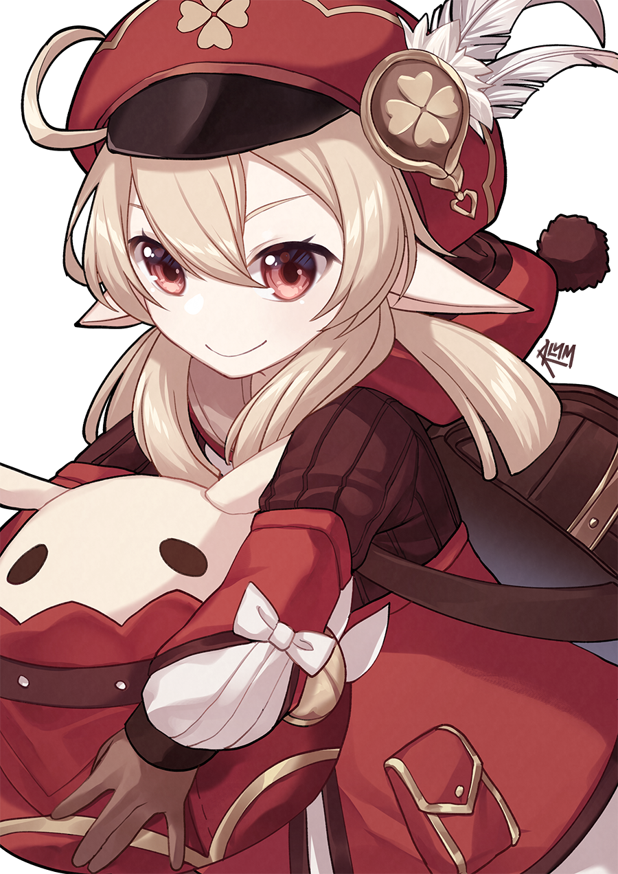 1girl, ahoge, backpack, bag, bangs, blonde_hair, closed_mouth, dress, full_body, genshin_impact, hair_between_eyes, hat, hat_feather, highres, holding, holding_weapon, klee_(genshin_impact), long_hair, long_sleeves, looking_at_viewer, low_twintails, pointy_ears, red_dress, red_eyes, red_headwear, rktsm, smile, solo, twintails, weapon, white_background, white_feathers, white_legwear