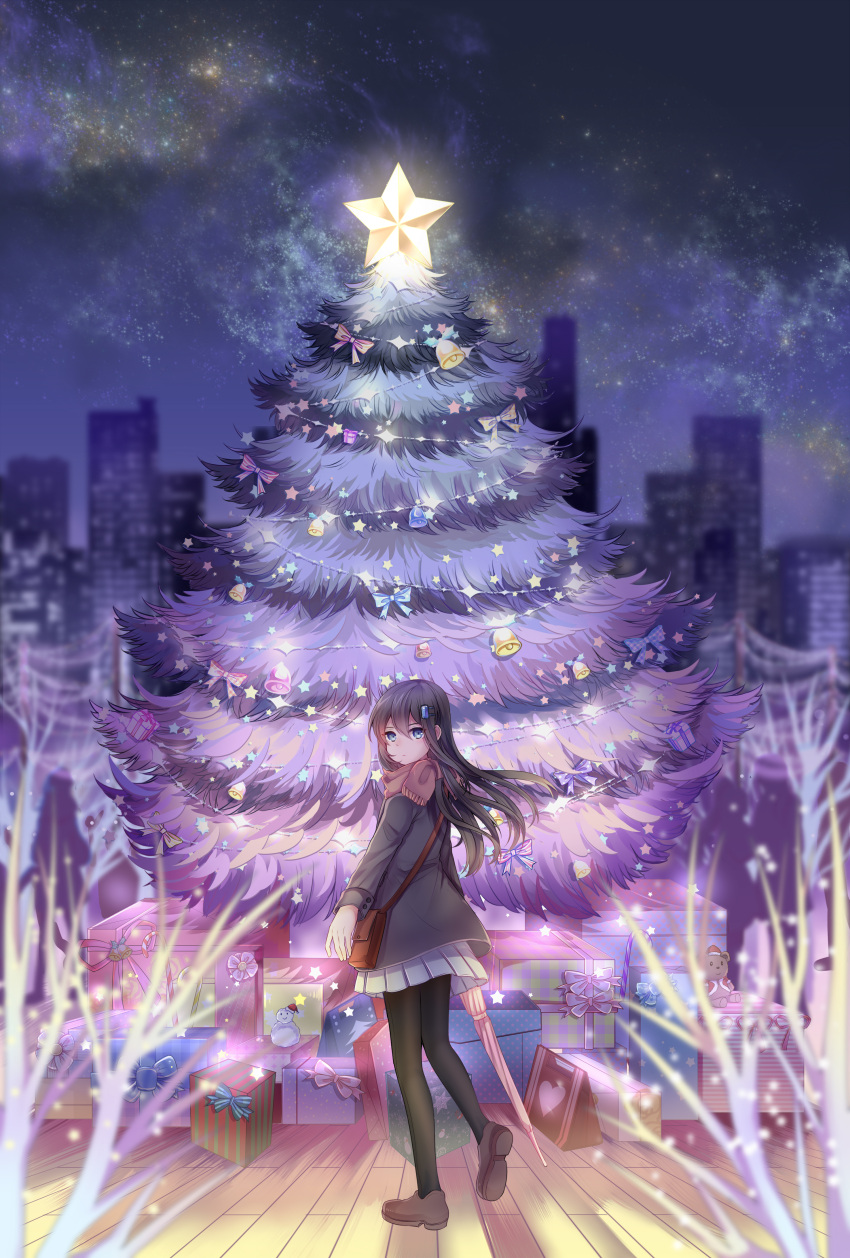 1girl, absurdres, bag, bell, blue_eyes, bow, brown_footwear, building, christmas, christmas_tree, closed_mouth, faceless, gift, haikumo, hair_ornament, hairclip, highres, long_hair, long_sleeves, looking_at_viewer, looking_back, miniskirt, night, original, pantyhose, people, pleated_skirt, scarf, scenery, shoulder_bag, skirt, sky, snowman, solo_focus, star_(sky), star_(symbol), starry_sky, stuffed_animal, stuffed_toy, teddy_bear, umbrella