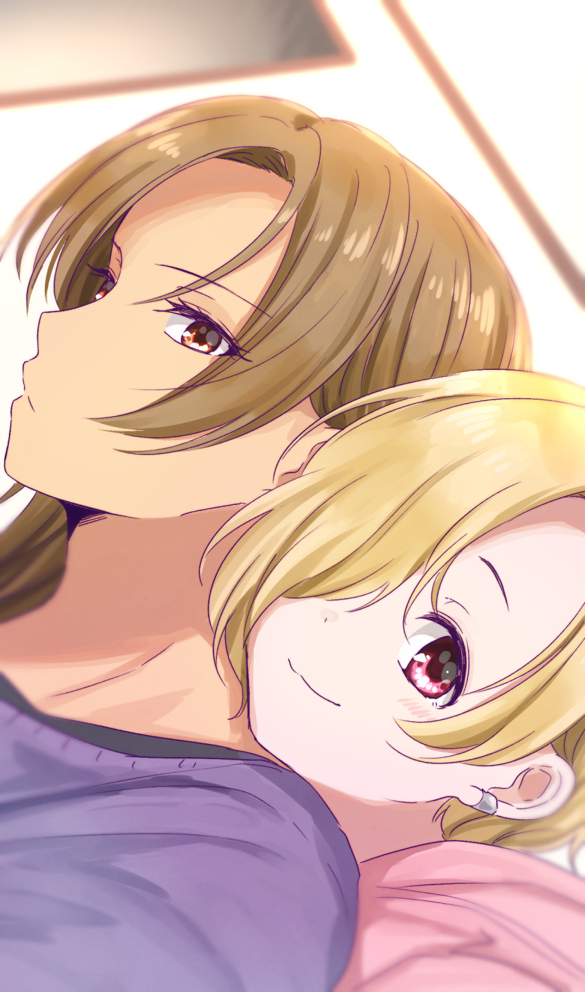2girls, :3, asymmetrical_hair, blonde_hair, brown_eyes, brown_hair, ear_piercing, face, hair_over_one_eye, head_on_another's_shoulder, highres, hood, hoodie, idolmaster, idolmaster_cinderella_girls, long_hair, matsunaga_ryou, meimei_color, multiple_girls, piercing, red_eyes, shirasaka_koume, short_hair, smile, yuri