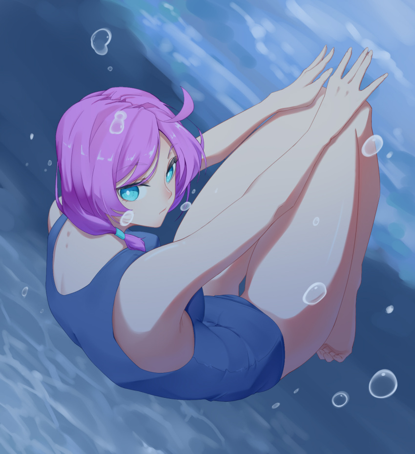 1girl, ahoge, alternate_costume, arknights, bangs, bare_legs, barefoot, blue_eyes, blue_poison_(arknights), blue_swimsuit, breasts, bubble, closed_mouth, expressionless, eyebrows_visible_through_hair, hands_on_own_knees, highres, legs_together, looking_at_viewer, looking_back, medium_breasts, medium_hair, one-piece_swimsuit, parted_bangs, pink_hair, pixiv18254071, school_swimsuit, solo, swimsuit, thighs, twintails, underwater