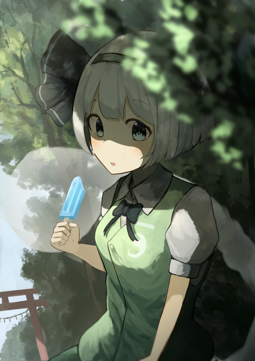 1girl, absurdres, bangs, black_bow, black_hairband, black_neckwear, blue_eyes, blue_sky