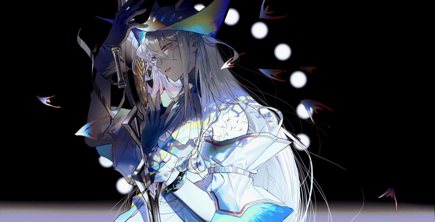 1girl, arknights, arrow_(symbol), ascot, black_background, black_gloves, black_headwear, chinese_commentary, circle, closed_mouth, detached_sleeves, english_commentary, eyebrows_visible_through_hair, gloves, hair_between_eyes, hat, highres, holding, holding_sword, holding_weapon, infection_monitor_(arknights), light, lips, lirensheng, long_hair, mixed-language_commentary, red_eyes, shade, silver_hair, simple_background, skadi_(arknights), solo, straight_hair, sword, upper_body, weapon