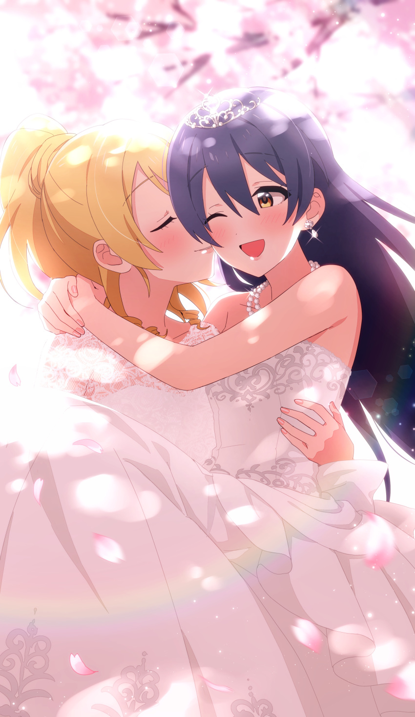 2girls, ;d, absurdres, arms_around_neck, asymmetrical_bangs, ayase_eli, bangs, blonde_hair