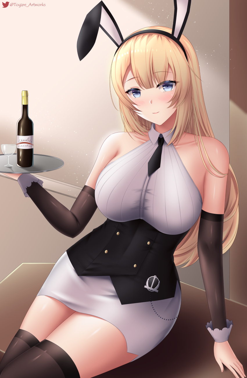 1girl, absurdres, alcohol, arm_warmers, astoria_(azur_lane), astoria_(black_bunny_carnival)_(azur_lane), azur_lane, bare_shoulders, black_corset, black_legwear, black_neckwear, blonde_hair, blue_eyes, bottle, breasts, buttons, corset, double-breasted, eagle_union_(emblem), eyebrows_visible_through_hair, hair_between_eyes, highres, holding, holding_tray, indoors, large_breasts, light_particles, lips, looking_at_viewer, official_alternate_costume, skirt, smile, solo, thigh-highs, togare, tray, twitter_username, waitress, white_skirt, wine_bottle