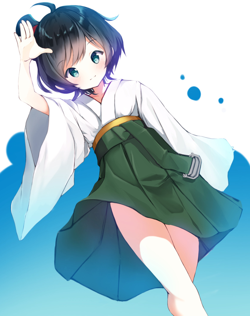 1girl, ahoge, bangs, black_hair, commentary_request, cowboy_shot, green_eyes, green_hakama