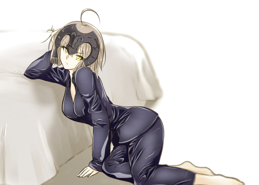 1girl, ahoge, barefoot, fate/grand_order, fate_(series), headgear, jeanne_d'arc_(alter)_(fate), jeanne_d'arc_(fate)_(all)
