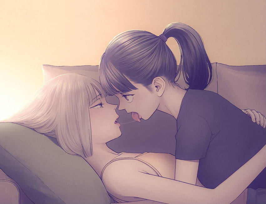 2girls, aria_(vampeerz), black_hair, blonde_hair, couch, eye_contact, french_kiss, hand_on_another's_back, higashiyama_shou, ichika_(vampeerz), kiss, kiss_day, light, looking_at_another, lying, multiple_girls, ponytail, saliva, saliva_trail, tongue, tongue_out, upper_body, vampeerz, yuri