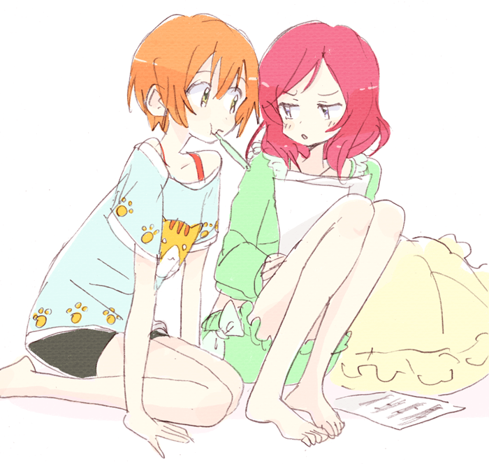 2girls, :3, :o, :t, animal_print, arm_support, bangs, bare_legs