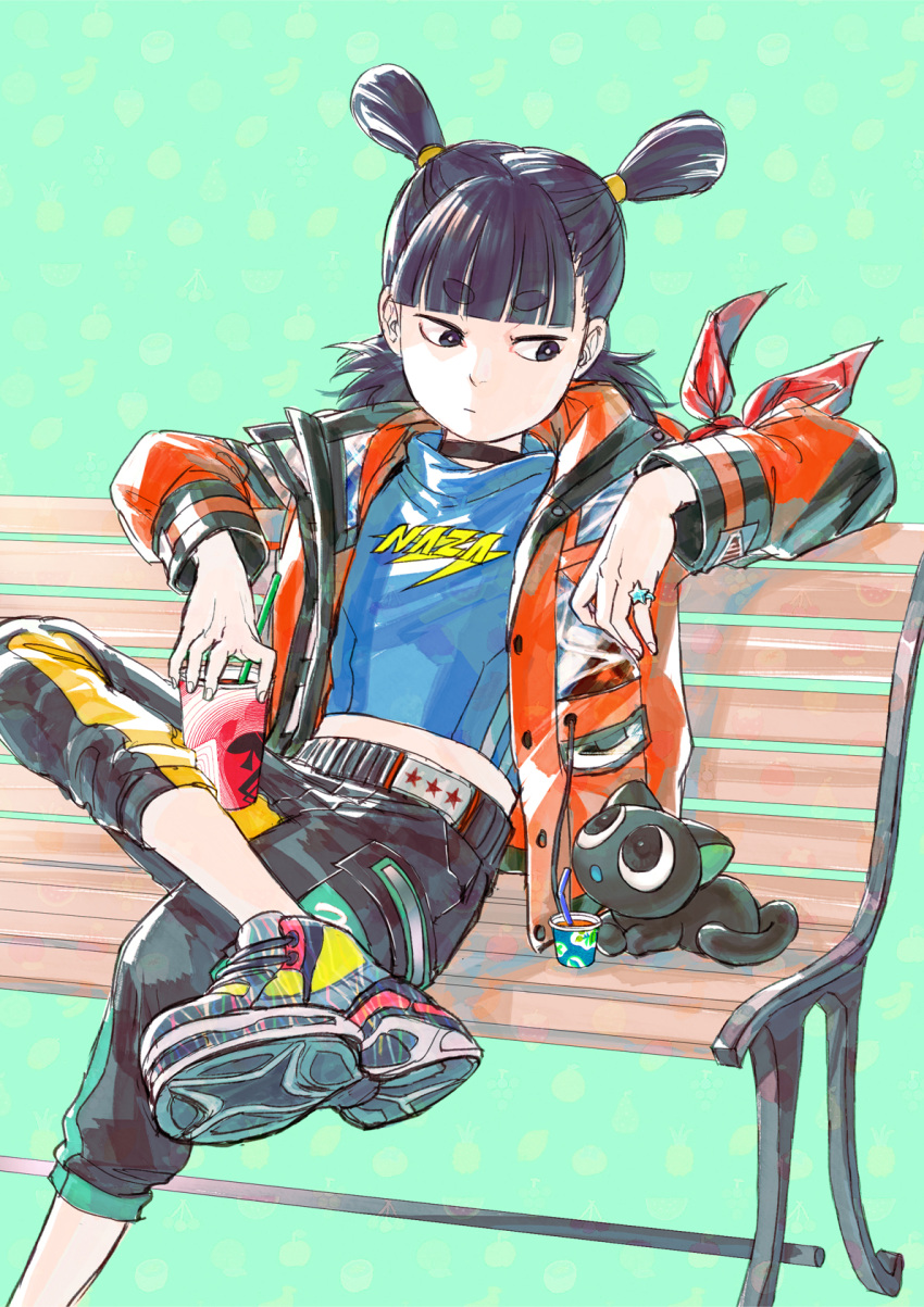 2boys, alternate_costume, bangs, black_cat, black_eyes, black_hair, black_pants, blue_shirt, blunt_bangs, cat, crossed_legs, double_bun, foot_out_of_frame, green_background, highres, jewelry, luoxiaohei, medium_hair, micho, midriff, multiple_boys, nezha_(the_legend_of_luoxiaohei), pants, print_shirt, ring, shadow, shirt, simple_background, the_legend_of_luo_xiaohei