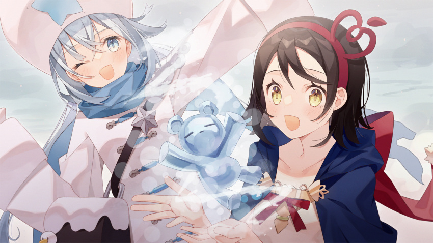 2girls, alchemy_stars, bag, blue_cloak, blue_eyes, blue_scarf, bow, breath