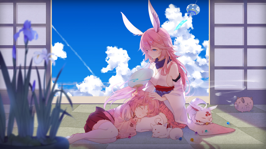 2girls, animal_ears, bangs, bare_shoulders, benghuai_xueyuan, blue_eyes, blue_sky, blurry