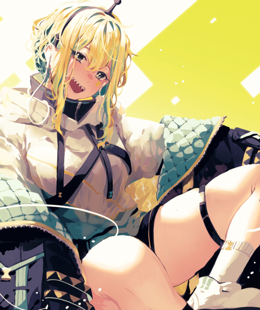 1girl, alternate_costume, amano_pikamee, bangs, black_jacket, black_shorts, blonde_hair, blush