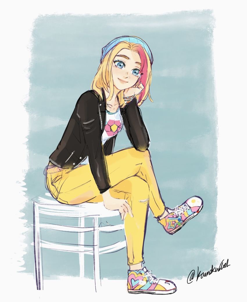 1girl, beanie, black_jacket, blonde_hair, blue_background, blue_eyes, blue_headwear, converse, crossed_legs, hand_on_own_face, hat, highres, jacket, kamokuash, leather, leather_jacket, miraculous_ladybug, multicolored_hair, pants, pink_hair, print_footwear, print_shirt, shirt, shoes, sitting, sneakers, solo, stool, streaked_hair, yellow_pants, zoe_lee