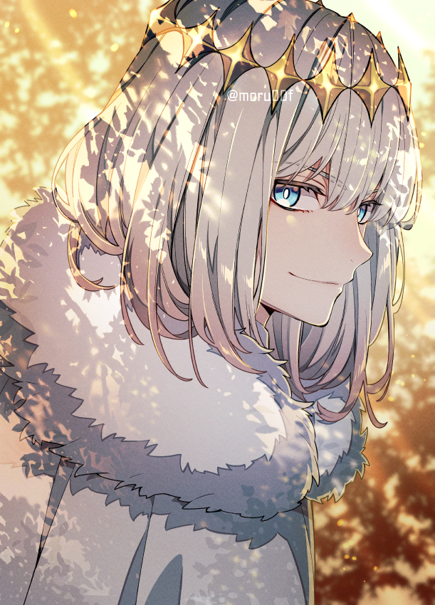1boy, blue_eyes, cape, fate/grand_order, fate_(series), fur-trimmed_cape, fur_trim, looking_at_viewer, male_focus, moru00f, oberon_(fate), shade, silver_hair, smile, twitter_username