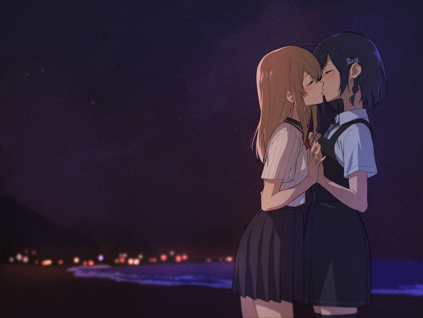 2girls, amano_konatsu, beach, black_skirt, blue_bow, blue_hair, bow, braid, brown_hair, closed_eyes, commentary_request, gulim, hair_bow, highres, honami_koyuki, interlocked_fingers, kiss, long_hair, mole, mole_under_eye, multiple_girls, nettaigyo_wa_yuki_ni_kogareru, night, night_sky, ocean, outdoors, short_hair, single_braid, skirt, sky, standing, thigh-highs, yuri, zettai_ryouiki