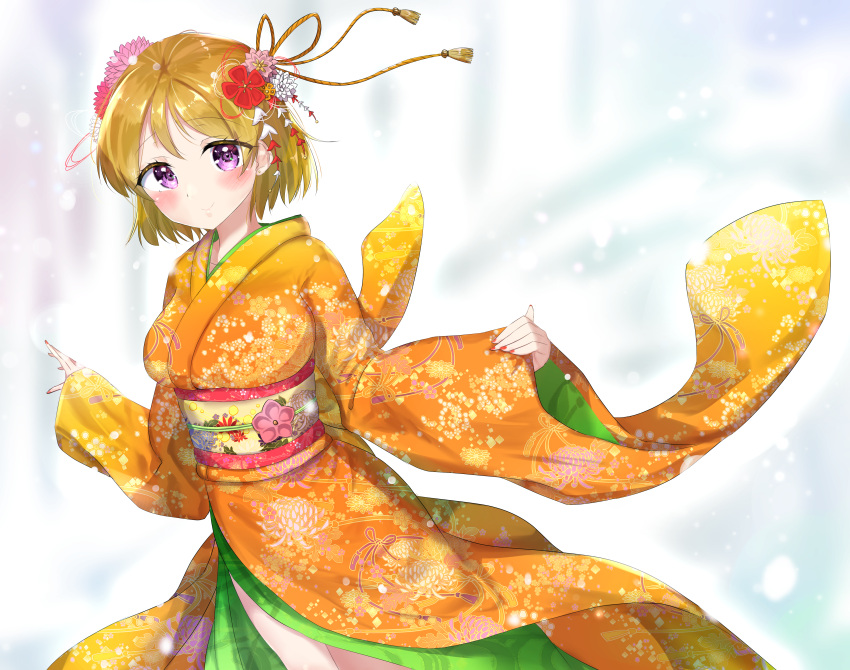1girl, absurdres, bangs, blonde_hair, blush, commentary_request, eyebrows_visible_through_hair, flower, furisode, hair_flower, hair_ornament, highres, huge_filesize, japanese_clothes, kimono, koizumi_hanayo, long_sleeves, looking_at_viewer, love_live!, obi, pink_eyes, pink_nails, sash, short_hair, sleeves_past_wrists, smile, solo, umi-chan_(umi-chan_koubou)