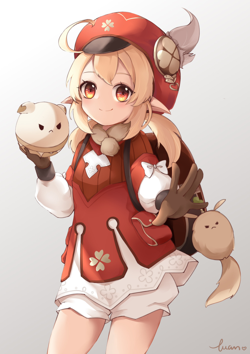 1girl, absurdres, ahoge, backpack, bag, bag_charm, bangs, bloomers, brown_gloves, brown_scarf, cabbie_hat, charm_(object), chinese_commentary, clover_print, coat, commentary_request, dodoco_(genshin_impact), eyebrows_visible_through_hair, genshin_impact, gloves, gradient, gradient_background, hair_between_eyes, hat, hat_feather, hat_ornament, highres, holding_bomb, klee_(genshin_impact), light_brown_hair, long_hair, looking_at_viewer, low_twintails, orange_eyes, pointy_ears, randoseru, red_coat, red_headwear, scarf, sidelocks, signature, simple_background, smile, solo, tuanjiang_w, twintails, underwear