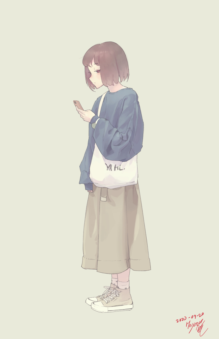 1girl, absurdres, bag, bangs, blue_sweater, brown_footwear, brown_hair, brown_skirt, closed_mouth, commentary_request, dated, eyebrows_visible_through_hair, from_side, full_body, green_background, hand_up, hayoou02, highres, holding, holding_phone, hong_meiling, jitome, korean_commentary, long_sleeves, looking_at_phone, original, phone, shoes, short_hair, shoulder_bag, signature, simple_background, skirt, sleeves_past_wrists, sneakers, socks, solo, standing, sweater, white_legwear