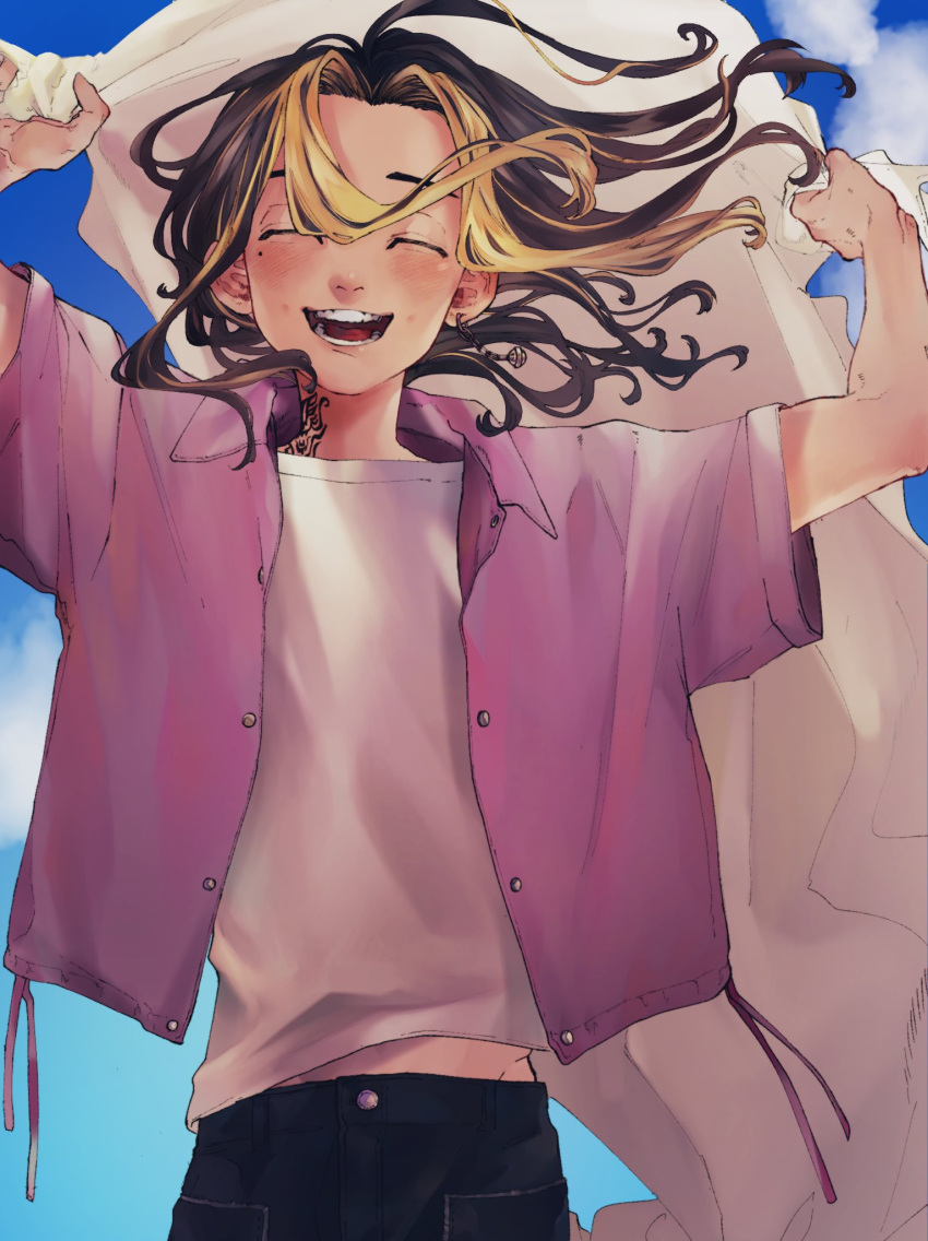 1boy, ^_^, arms_up, black_hair, black_pants, blonde_hair, chantugokun, closed_eyes, cowboy_shot, day, earrings, facing_viewer, hanemiya_kazutora, highres, holding, jewelry, long_hair, male_focus, mole, mole_under_eye, multicolored_hair, neck_tattoo, open_mouth, outdoors, pants, pink_shirt, shirt, short_sleeves, single_earring, smile, solo, standing, tattoo, tokyo_revengers, two-tone_hair, white_shirt