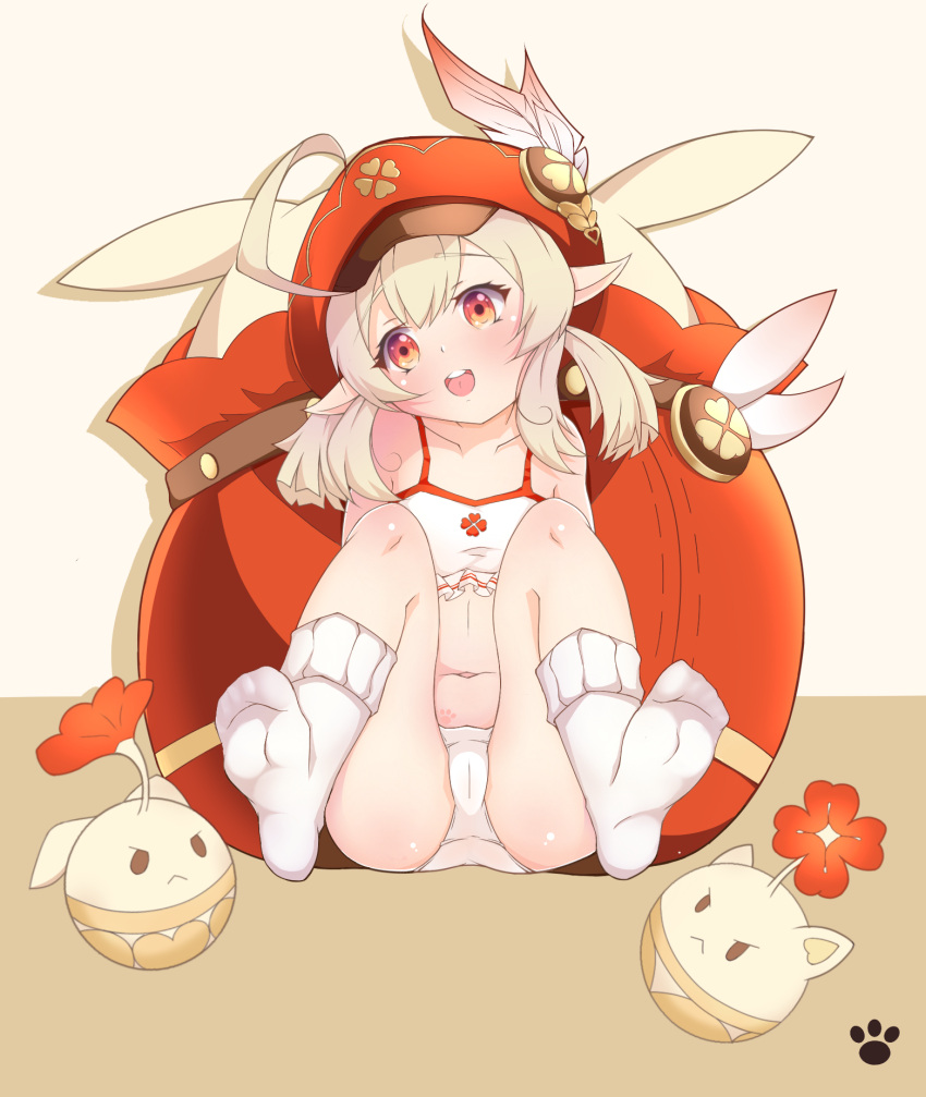 1girl, :d, ahoge, alternate_costume, ass, bangs, cabbie_hat, clover_print