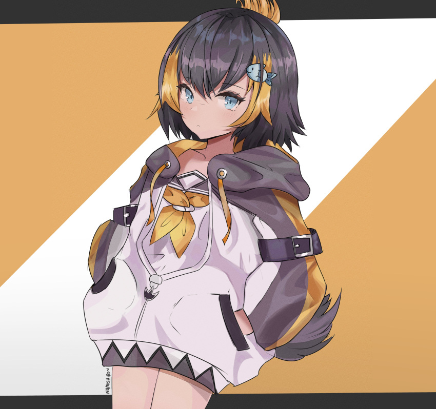 1girl, absurdres, animal_hood, bangs, black_hoodie, blonde_hair, blue_eyes, brown_hair, fish_hair_ornament, hair_ornament, highres, hood, hoodie, looking_at_viewer, multicolored_hair, namishiron, nijisanji, nijisanji_en, petra_gurin, sailor_collar, short_hair, sleeves_past_fingers, sleeves_past_wrists, smile, solo, streaked_hair, two-tone_hoodie, virtual_youtuber, white_hoodie