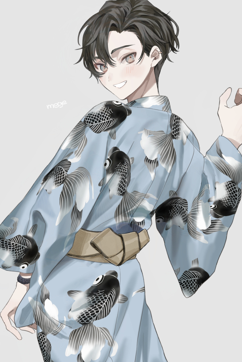 1boy, androgynous, animal_print, artist_name, black_hair, blue_kimono, bracelet, commentary_request, cowboy_shot, crossdressinging, ear_piercing, fish_print, from_behind, grey_background, grey_eyes, grin, hand_up, highres, japanese_clothes, jewelry, kimono, long_hair, long_sleeves, male_focus, megechan, obi, original, piercing, print_kimono, sash, short_hair, simple_background, smile, solo, very_short_hair