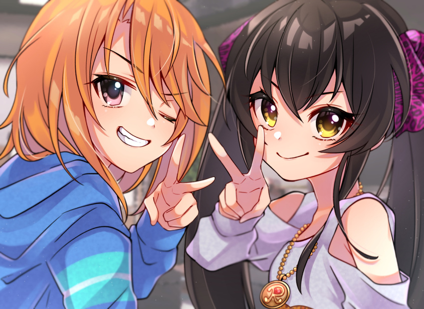 2girls, beat_shooter_(idolmaster), black_hair, blue_hoodie, blurry, depth_of_field, ggyoku, grin