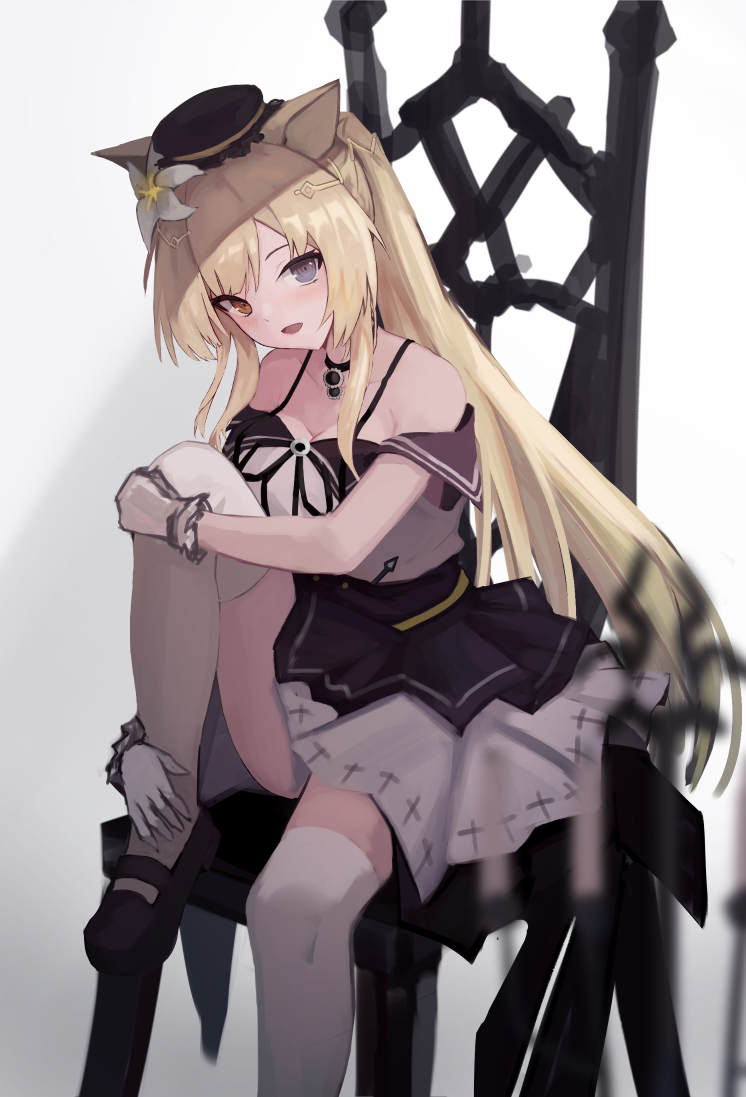 1girl, animal_ears, arknights, black_choker, black_dress, black_footwear, black_headwear, blonde_hair, blue_eyes, blush, breasts, cat_ears, chair, choker, commentary, dress, flower, foot_out_of_frame, gloves, grey_background, hair_flower, hair_ornament, hat, izumi_roka, knee_up, long_hair, looking_at_viewer, medium_breasts, nightmare_(arknights), nightmare_(light_and_shadow)_(arknights), official_alternate_costume, open_mouth, red_eyes, shoes, simple_background, sitting, solo, two-tone_dress, white_dress, white_flower, white_gloves, white_legwear