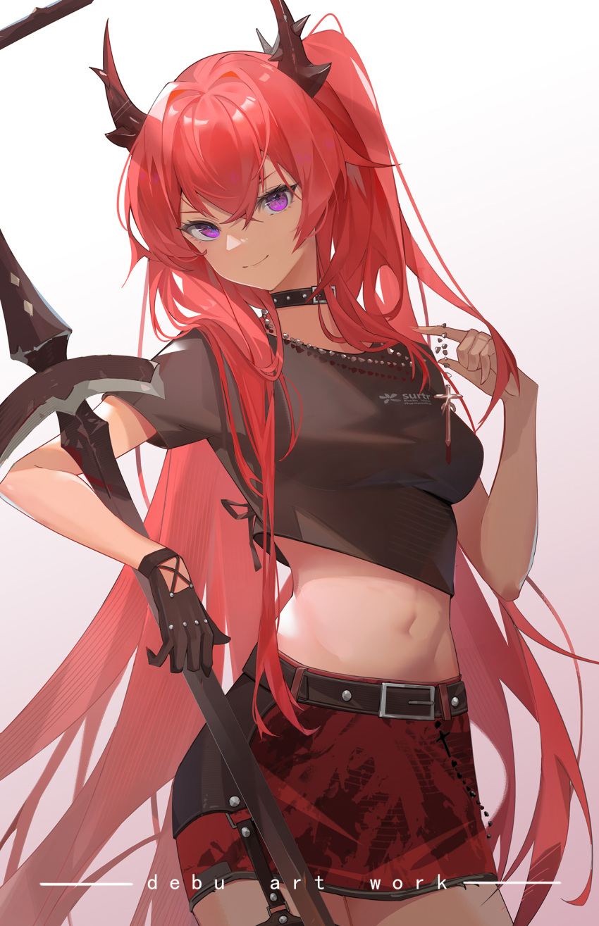 arknights, artist_name, belt, belt_buckle, black_gloves, black_shirt, breasts, buckle, character_name, chinese_commentary, closed_mouth, clothes_writing, collar, commentary_request, cowboy_shot, crop_top, cross, cross_necklace, debu_xiao_huajiang, demon_horns, gloves, gradient, gradient_background, highres, horns, jewelry, long_hair, looking_at_viewer, medium_breasts, midriff, miniskirt, navel, necklace, official_alternate_costume, pink_background, ponytail, red_skirt, redhead, shirt, short_sleeves, skirt, smile, stomach, surtr_(arknights), surtr_(liberte_echec)_(arknights), sword, very_long_hair, violet_eyes, weapon, white_background