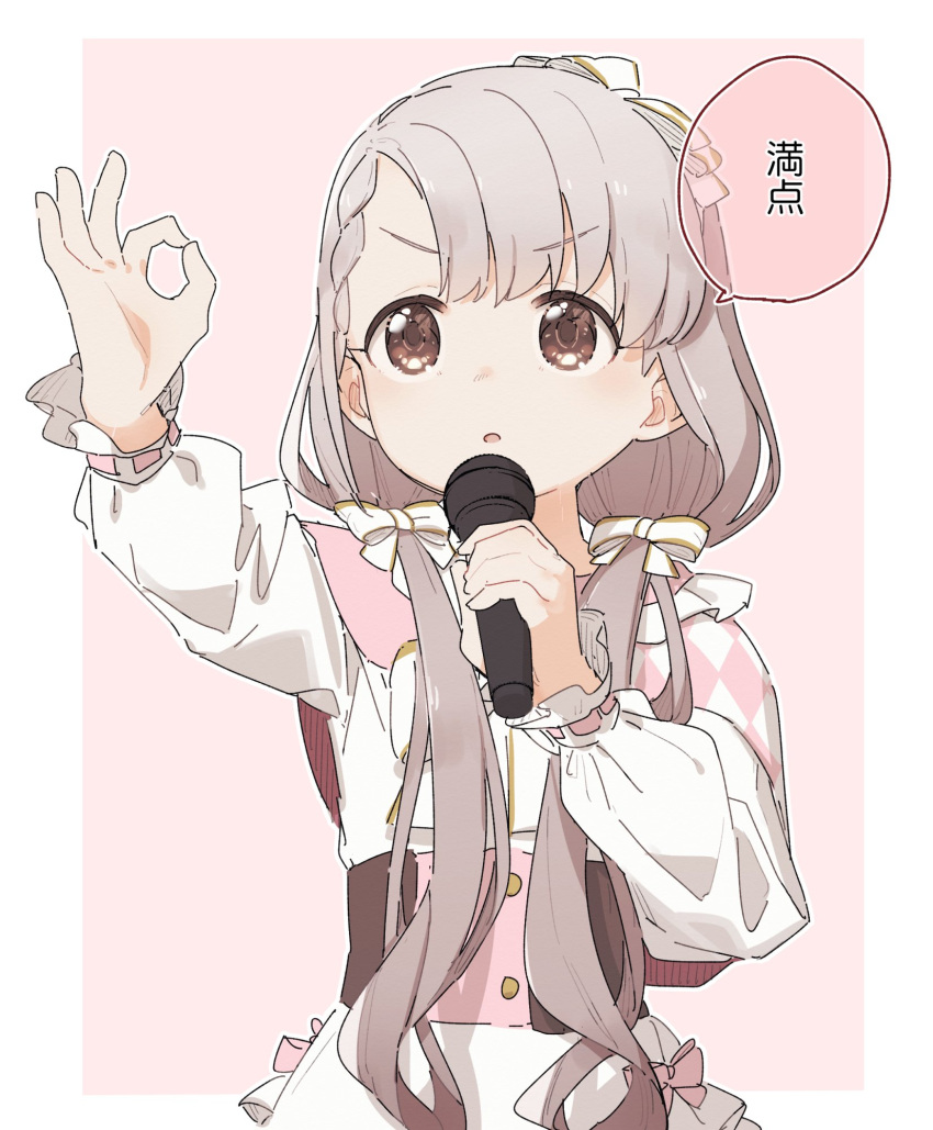 1girl, :o, argyle, argyle_capelet, arm_up, bangs, bow, braid, braided_bangs, brown_eyes, capelet, commentary_request, dress, eyebrows_visible_through_hair, grey_hair, hair_bow, hair_over_shoulder, highres, hisakawa_nagi, holding, holding_microphone, idolmaster, idolmaster_cinderella_girls, long_hair, long_sleeves, low_twintails, microphone, ok_sign, parted_lips, pink_background, puffy_long_sleeves, puffy_sleeves, solo, translation_request, twintails, two-tone_background, v-shaped_eyebrows, very_long_hair, white_background, white_bow, white_dress, yukie_(kusaka_shi)