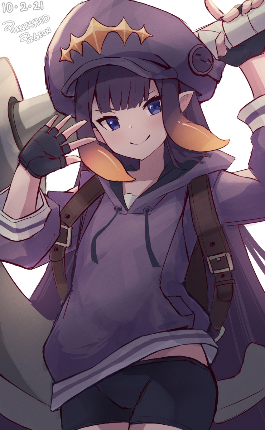 1girl, alternate_color, arm_up, artist_name, bangs, bike_shorts, black_gloves, black_shorts, blue_eyes, brown_hair, cabbie_hat, closed_mouth, commentary, cosplay, dated, eyebrows_behind_hair, fingerless_gloves, gloves, gradient_hair, groin, guilty_gear, guilty_gear_strive, hand_up, hat, highres, holding, hololive, hololive_english, hood, hood_down, hoodie, may_(guilty_gear), may_(guilty_gear)_(cosplay), multicolored_hair, ninomae_ina'nis, punished_pigeon, purple_hair, purple_headwear, purple_hoodie, romaji_commentary, short_shorts, shorts, simple_background, smile, solo, virtual_youtuber, white_background