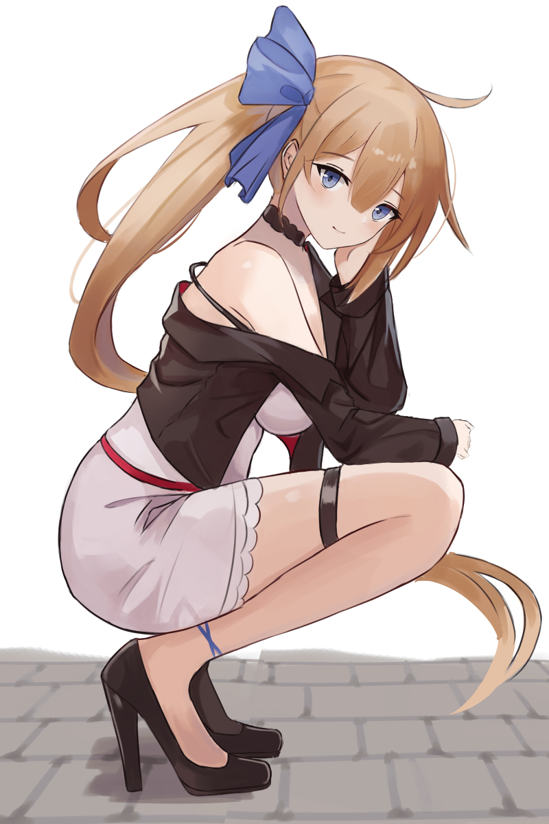 1girl, anklet, bare_shoulders, battle_rifle, black_choker, blonde_hair, blue_bow, blue_eyes