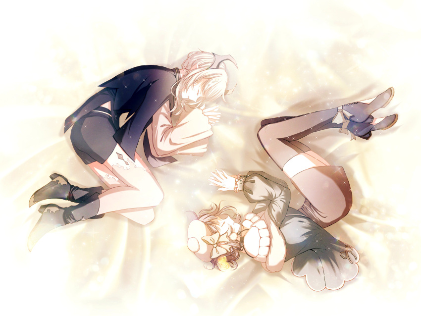 2girls, absurdres, asagiri_yua_(vtuber), bangs, beige_sweater, beret, black_footwear, black_shorts