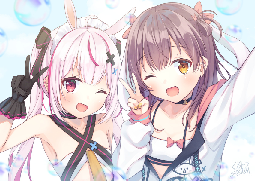2girls, ahoge, animal_ears, bangs, bare_shoulders, black_bow, black_collar, black_gloves
