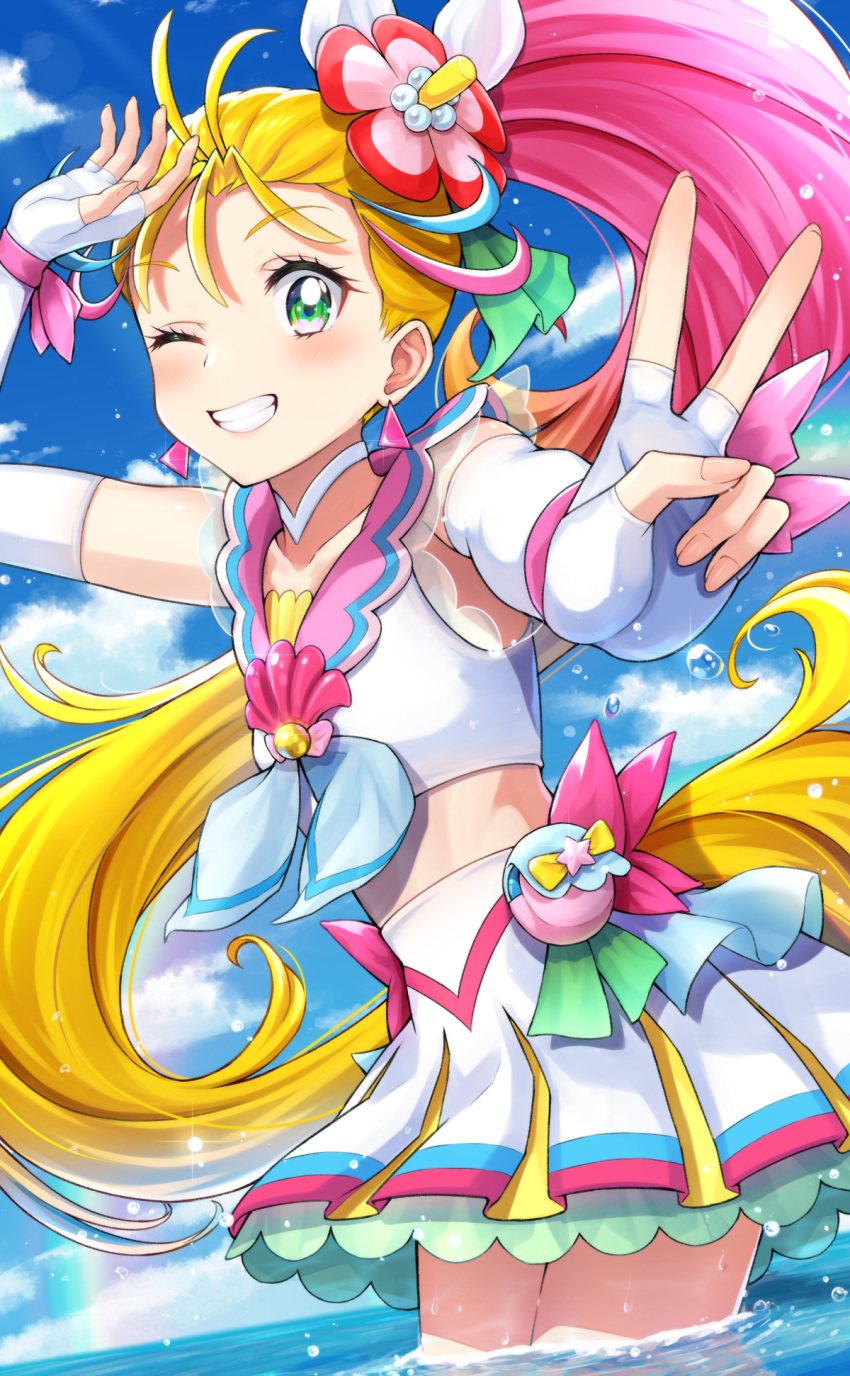 1girl, arm_up, blonde_hair, blue_sky, choker, clouds, collarbone, cowboy_shot, crop_top, cure_summer, earrings, elbow_gloves, fingerless_gloves, floating_hair, flower, gloves, gradient_hair, green_eyes, grin, hair_flower, hair_ornament, high_ponytail, highres, jewelry, komashiro_n, lens_flare, long_hair, midriff, miniskirt, multicolored_hair, ocean, one_eye_closed, pink_hair, pleated_skirt, precure, side_ponytail, skirt, sky, smile, solo, standing, stomach, summer, sunlight, tropical-rouge!_precure, v, very_long_hair, wading, white_choker, white_gloves, white_skirt