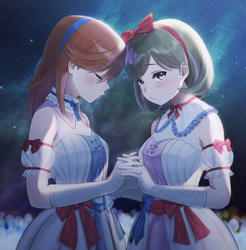2girls, blue_eyes, blue_hairband, blush, closed_eyes, closed_mouth, commentary_request, detached_sleeves