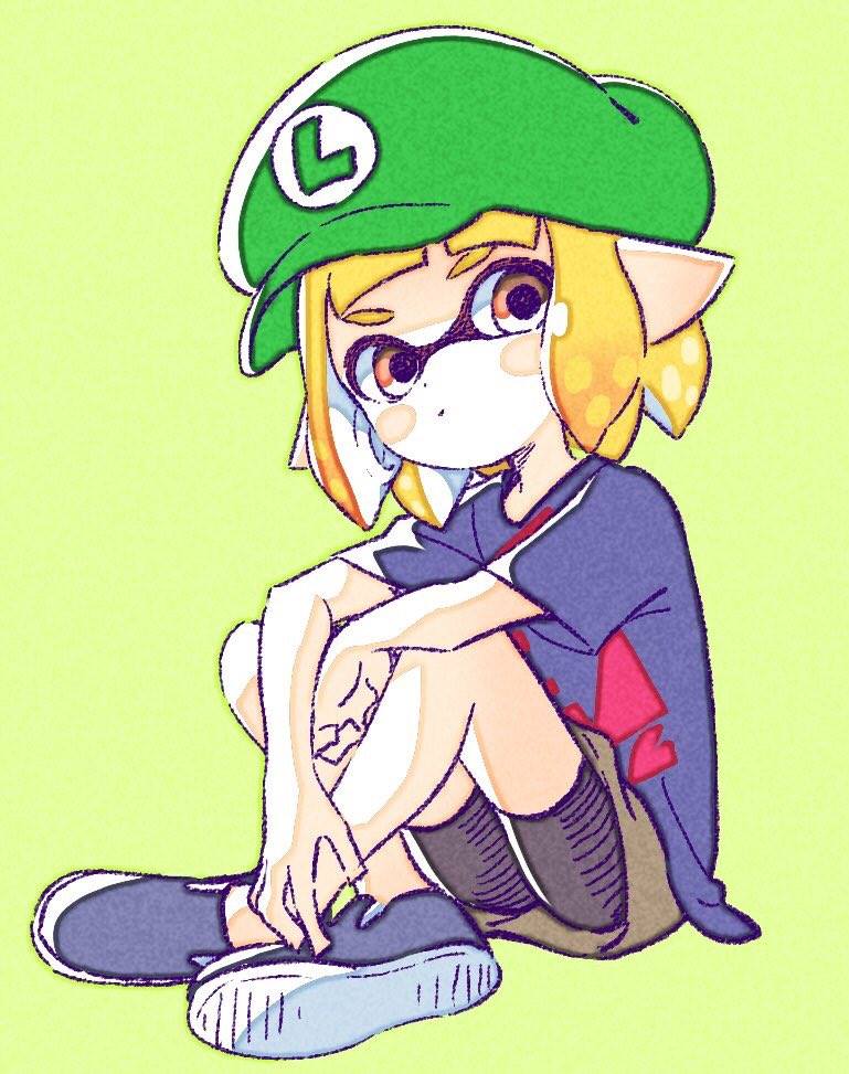 1girl, black_shorts, blonde_hair, blue_footwear, blue_shirt, brown_eyes, closed_mouth, comamawa