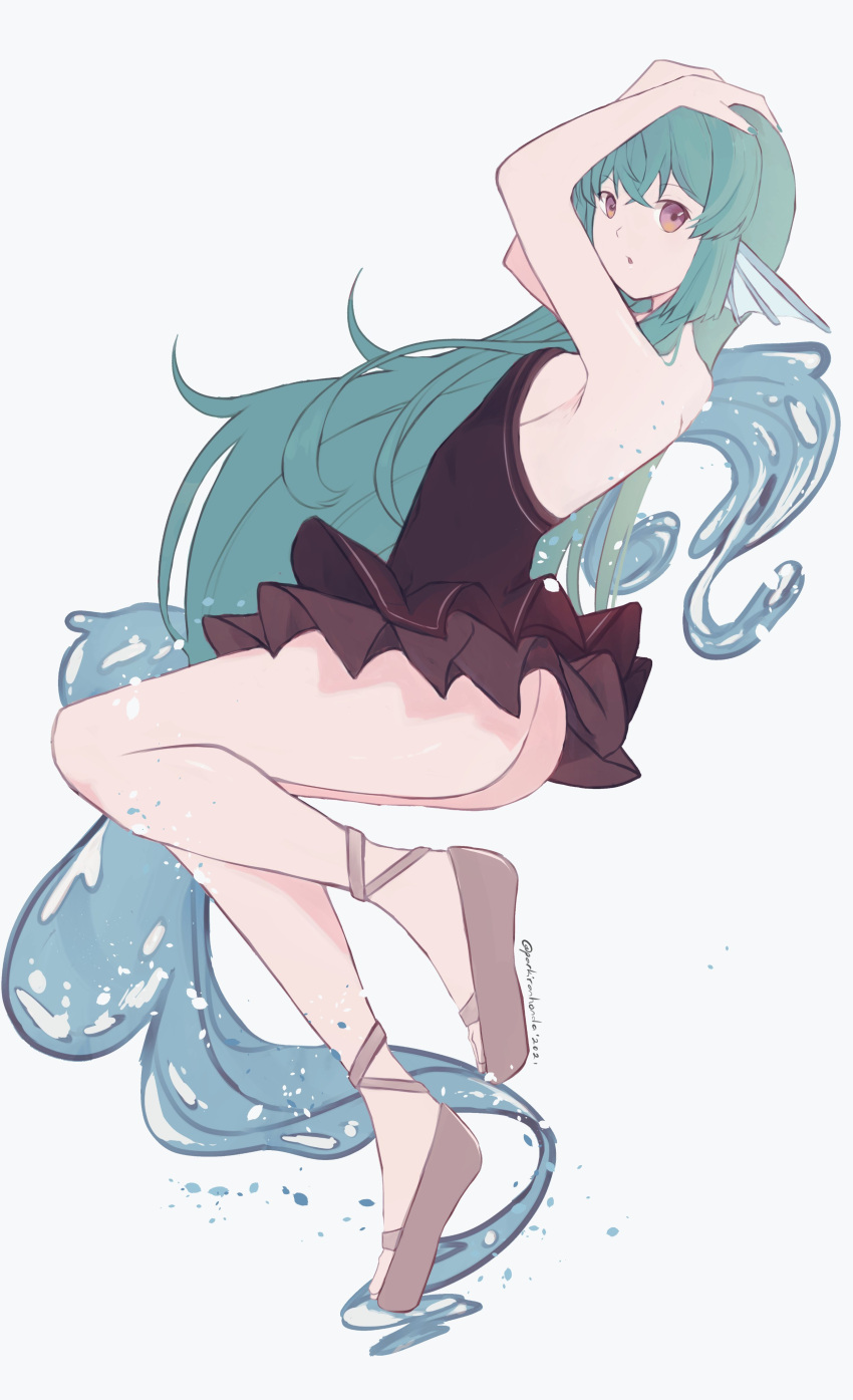 :o, absurdres, alternate_costume, ass, backless_dress, backless_outfit, bangs, black_dress, breasts, dress, finana_ryugu, floating, floating_clothes, from_side, green_hair, head_fins, highres, long_hair, looking_at_viewer, medium_breasts, nijisanji, nijisanji_en, no_panties, parkiranhonda, sideboob, very_long_hair, violet_eyes, virtual_youtuber, water