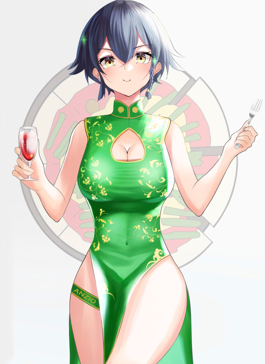 1girl, alcohol, anzio_(emblem), bangs, black_hair, braid, breasts, brown_eyes, china_dress, chinese_clothes, cleavage_cutout, closed_mouth, clothing_cutout, commentary, cowboy_shot, cup, dress, drinking_glass, emblem, fork, girls_und_panzer, green_dress, grey_background, hair_tie, high_collar, highres, holding, holding_cup, holding_fork, large_breasts, looking_at_viewer, mamaa_(maeni6379), pelvic_curtain, pepperoni_(girls_und_panzer), short_hair, side_braid, side_slit, sleeveless, sleeveless_dress, smile, solo, sparkle, standing, thigh_strap, wine, wine_glass