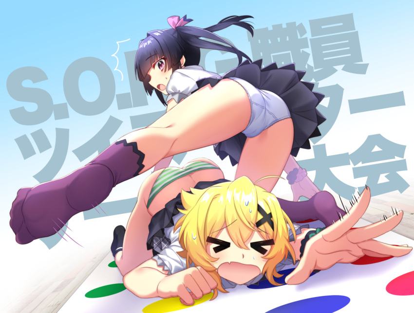 >_<, 2girls, ahoge, akatsuki_kirika, black_hair, black_legwear, blonde_hair, clothes_lift
