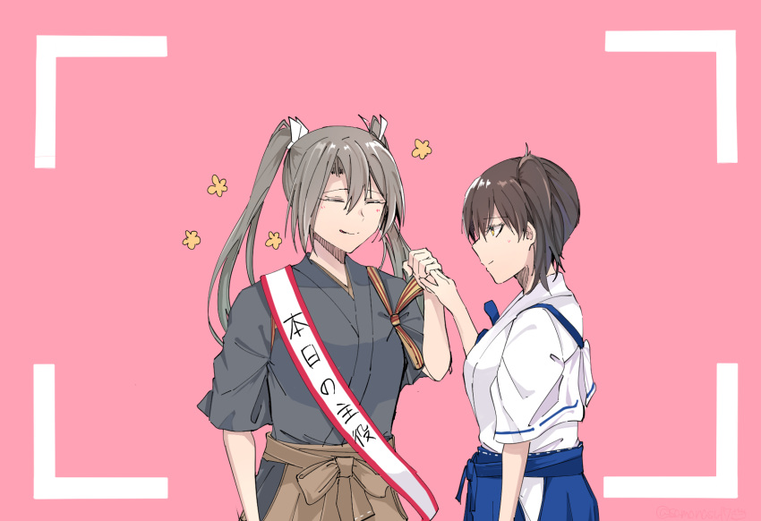 2girls, blue_hakama, brown_eyes, brown_hair, brown_hakama, closed_eyes, commentary_request, cowboy_shot, grey_hair, hakama, hakama_skirt, height_difference, highres, japanese_clothes, kaga_(kancolle), kantai_collection, long_hair, multiple_girls, pink_background, remodel_(kantai_collection), samonasu17, sash, side_ponytail, skirt, translation_request, viewfinder, zuikaku_(kancolle)