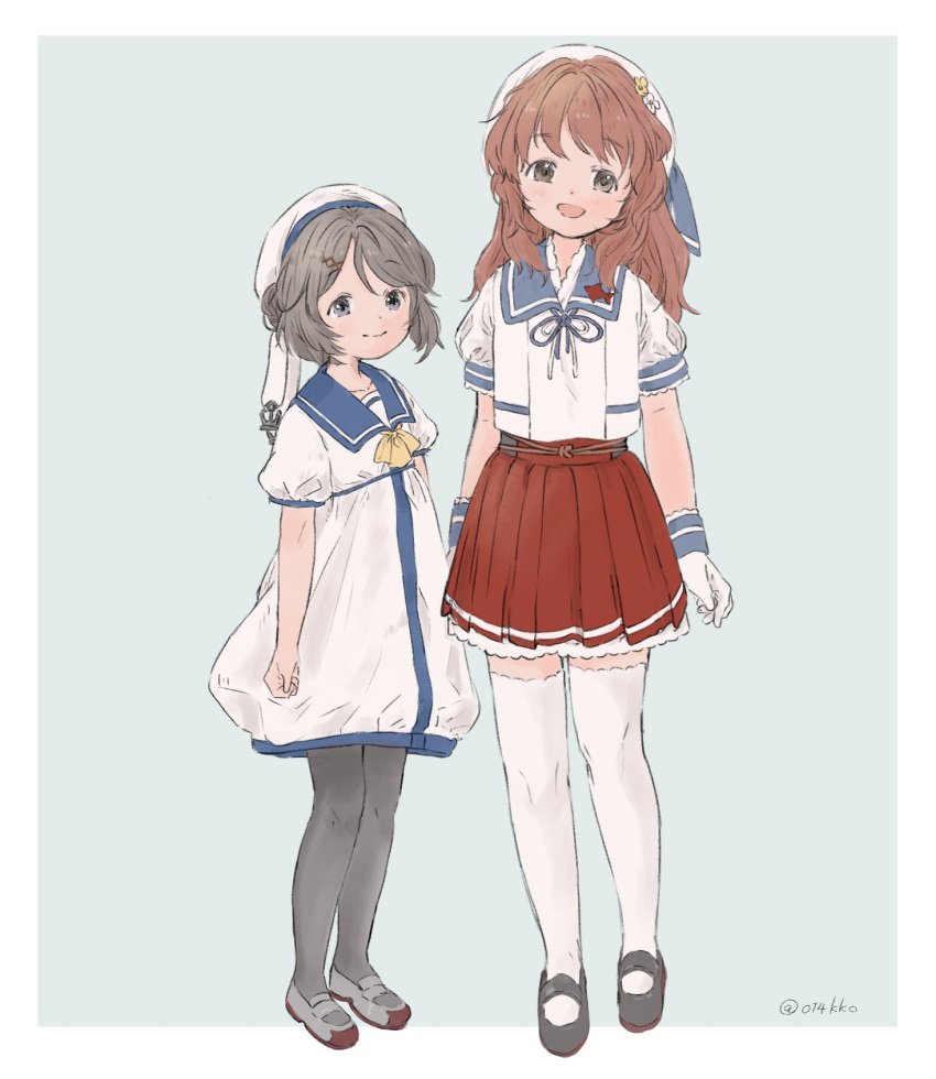 2girls, black_legwear, blue_sailor_collar, bow, brown_eyes, brown_hair, dress, gloves