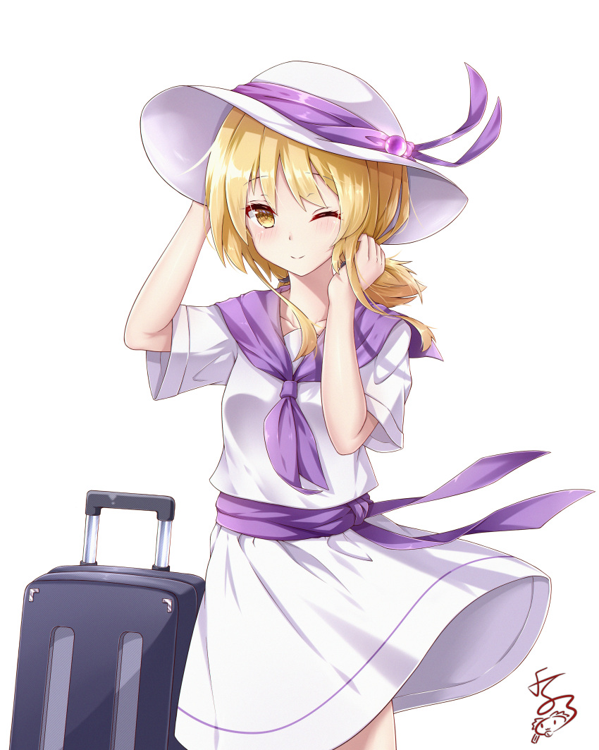 1girl, absurdres, blonde_hair, closed_mouth, commentary_request, feng_ling_(fenglingwulukong), hand_in_hair, hand_on_headwear, hat, highres, louise_(touhou), low_twintails, medium_hair, neckerchief, one_eye_closed, purple_neckerchief, purple_ribbon, purple_sailor_collar, purple_sash, ribbon, sailor_collar, sash, shirt, short_sleeves, simple_background, smile, suitcase, sun_hat, touhou, touhou_(pc-98), twintails, white_background, white_headwear, white_shirt, yellow_eyes
