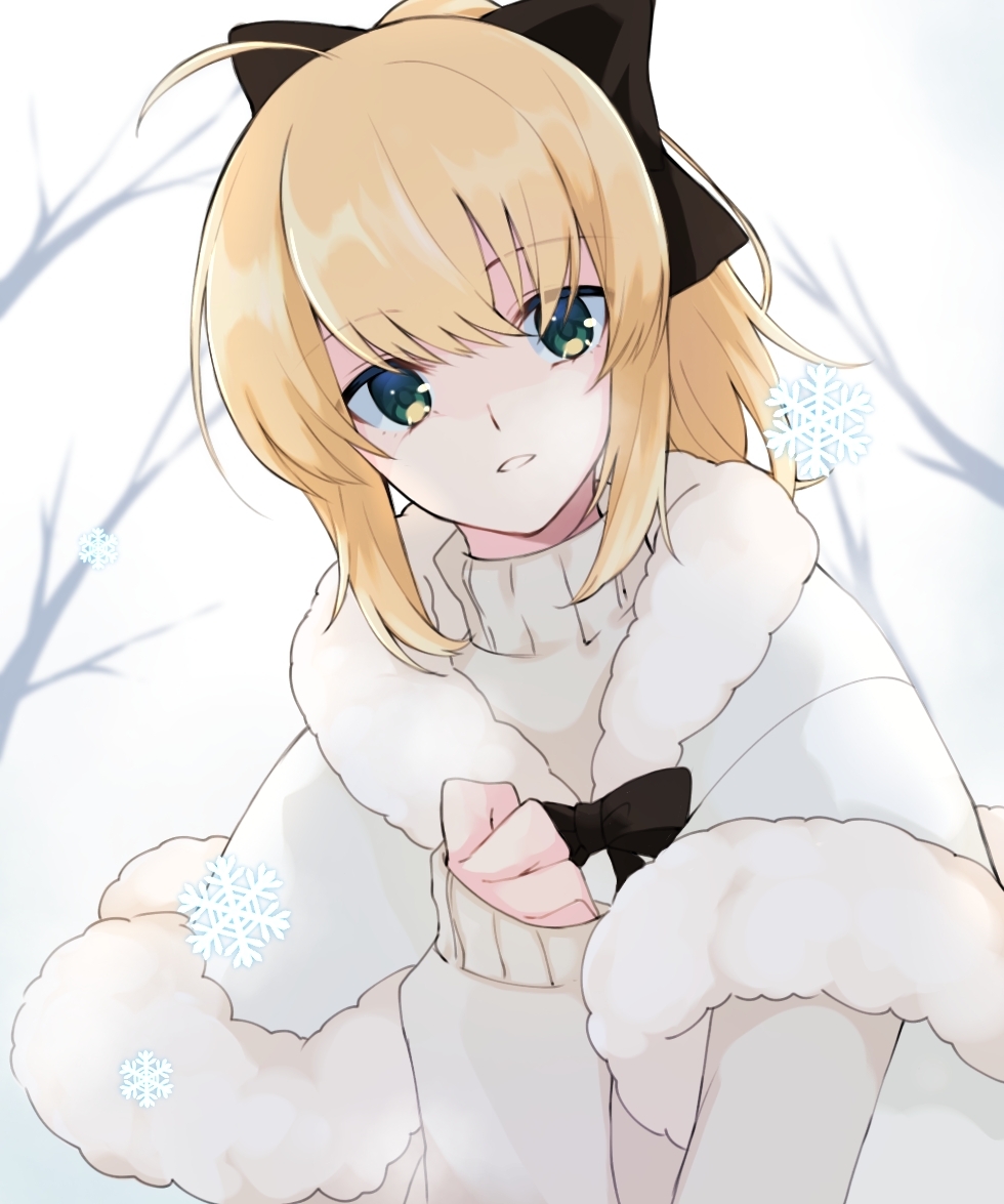 1girl, ahoge, alternate_costume, artoria_pendragon_(all), black_bow, black_legwear, blonde_hair, bow