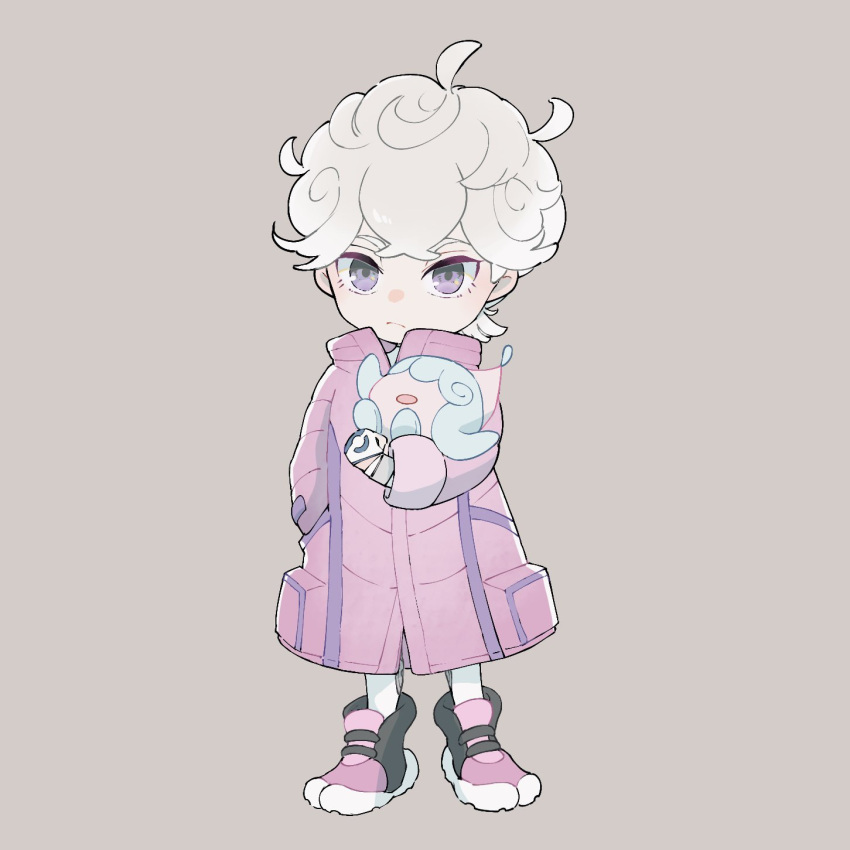 1boy, 9no_kabe, ahoge, bangs, bede_(pokemon), blonde_hair, closed_mouth, coat, commentary_request, curly_hair, eyelashes, gloves, hand_in_pocket, hatenna, highres, holding, holding_pokemon, leggings, male_focus, pink_footwear, pokemon, pokemon_(creature), pokemon_(game), pokemon_swsh, purple_coat, shoes, short_hair, standing, violet_eyes, white_legwear, wristband
