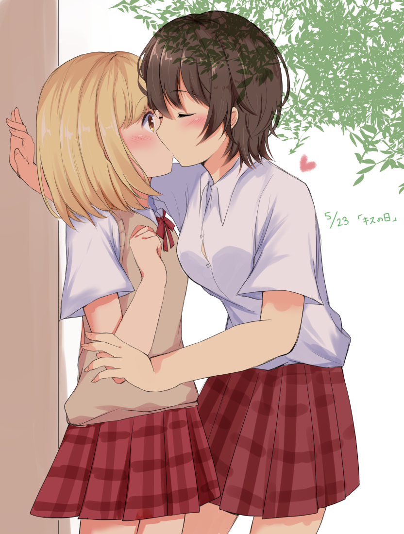 2girls, asagao_to_kase-san, blonde_hair, blush, brown_hair, closed_eyes, couple, dated