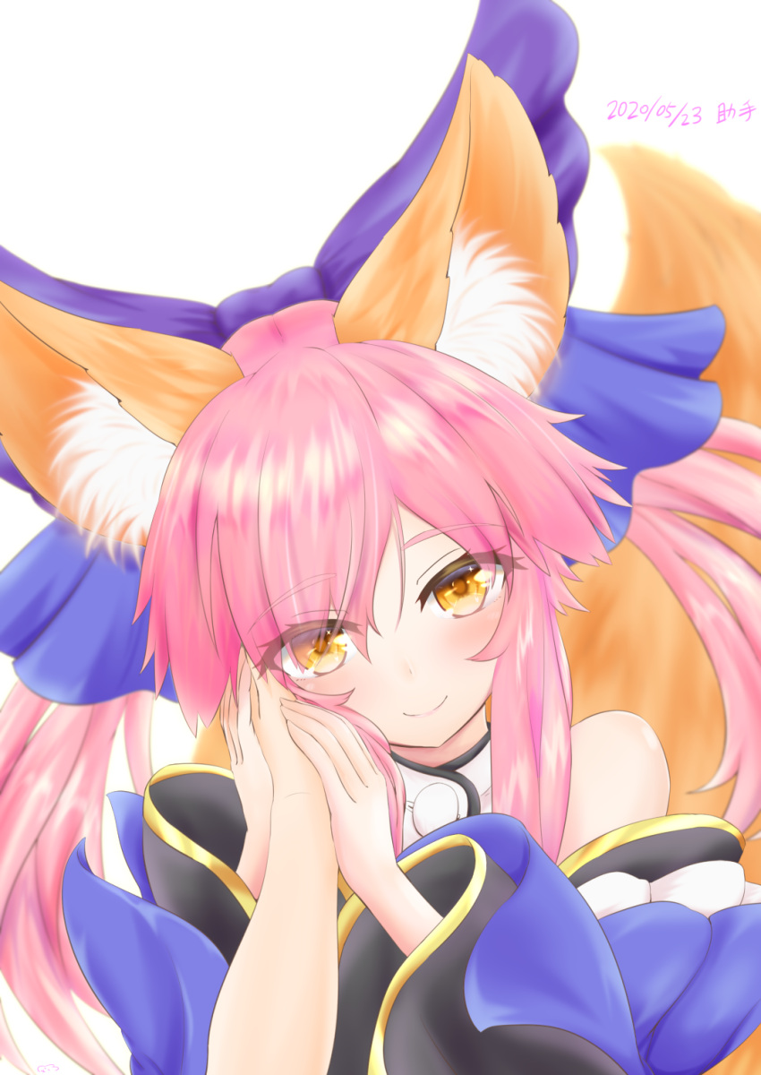 1girl, animal_ear_fluff, animal_ears, bangs, bare_shoulders, blue_bow, bow, closed_mouth, commentary_request, dated, detached_sleeves, eyebrows_visible_through_hair, eyes_visible_through_hair, fate/extra, fate_(series), fox_ears, fox_girl, fox_tail, hair_bow, hand_on_another's_hand, highres, light_blush, long_hair, long_sleeves, looking_at_viewer, pink_hair, pov, pov_adoring, pov_hands, sidelocks, smile, solo_focus, split_ponytail, tail, tamamo_(fate), tamamo_no_mae_(fate/extra), upper_body, white_background, wide_sleeves, winsankemonodou, yellow_eyes